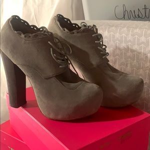 Betsey Johnson SERENN Bootie